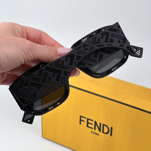 Fendi SHADOW FE40113I 02A Women BRAND NEW Sunglasses Geometric Matte Black Smoke main image 11